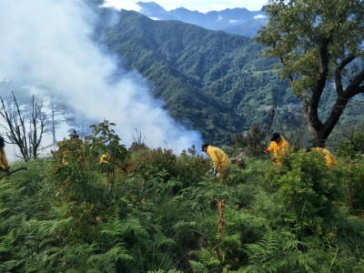 開闢防火線中